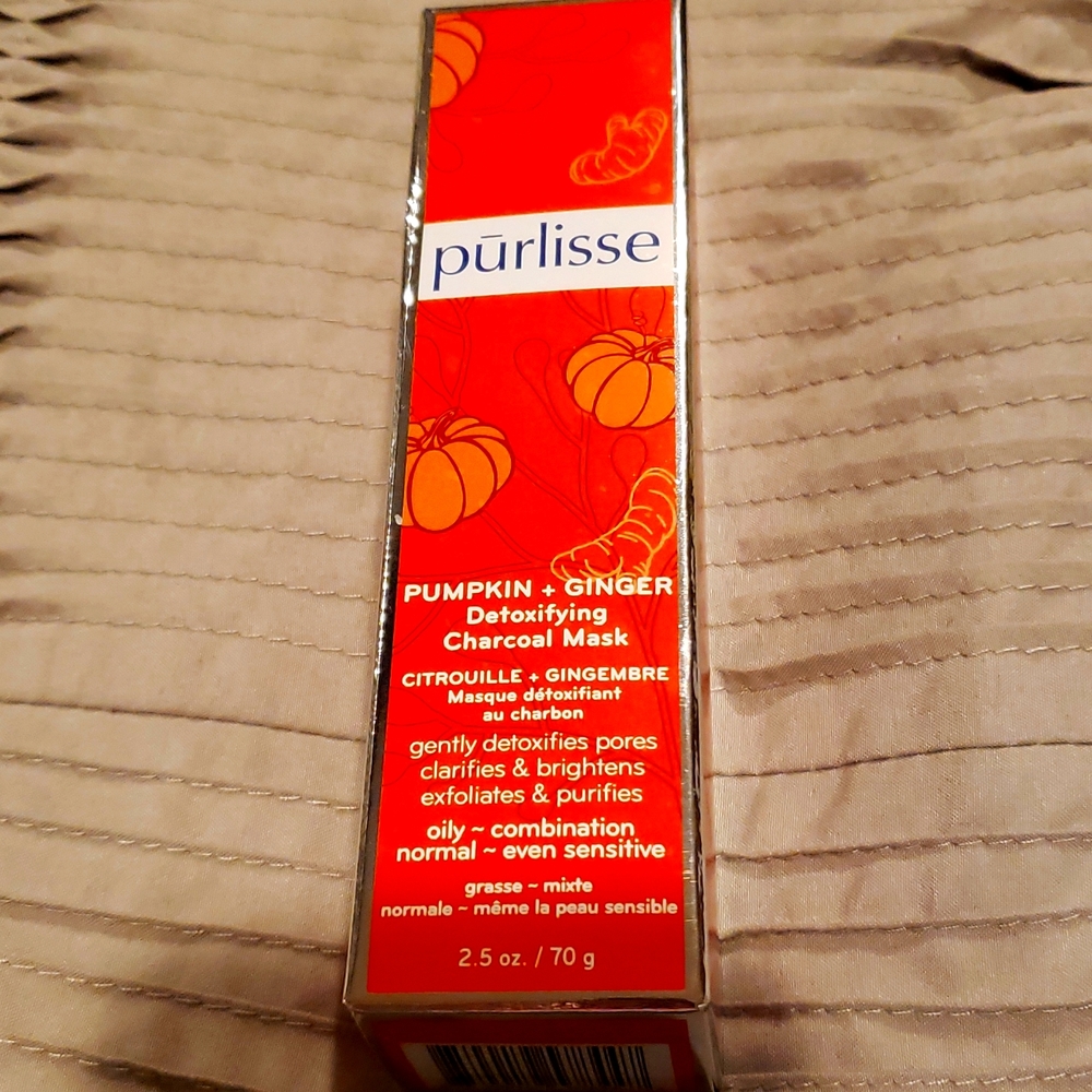 Detoxifying charcoal mask. Never used